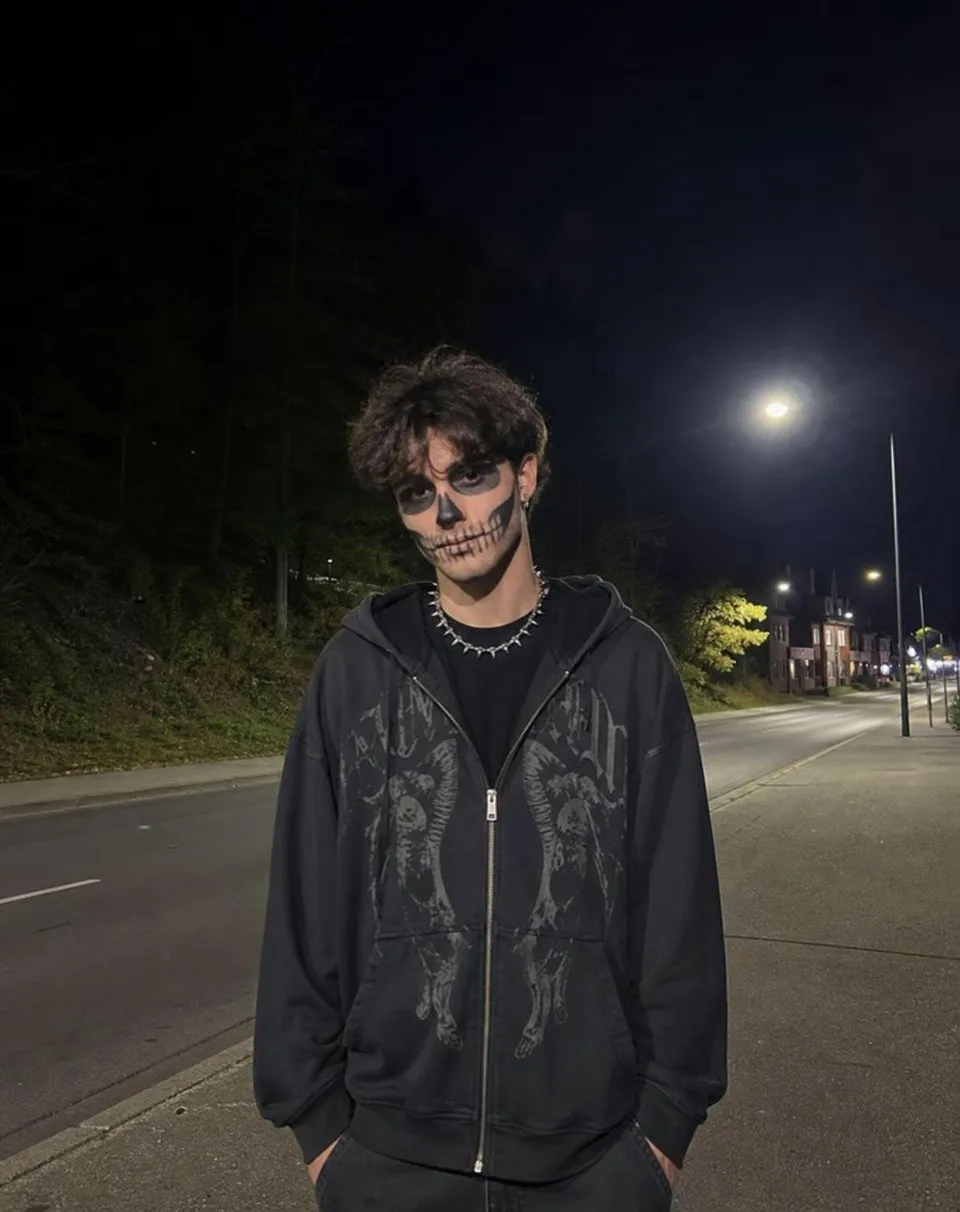 Halloween photo inspiration: Skeleton street portrait